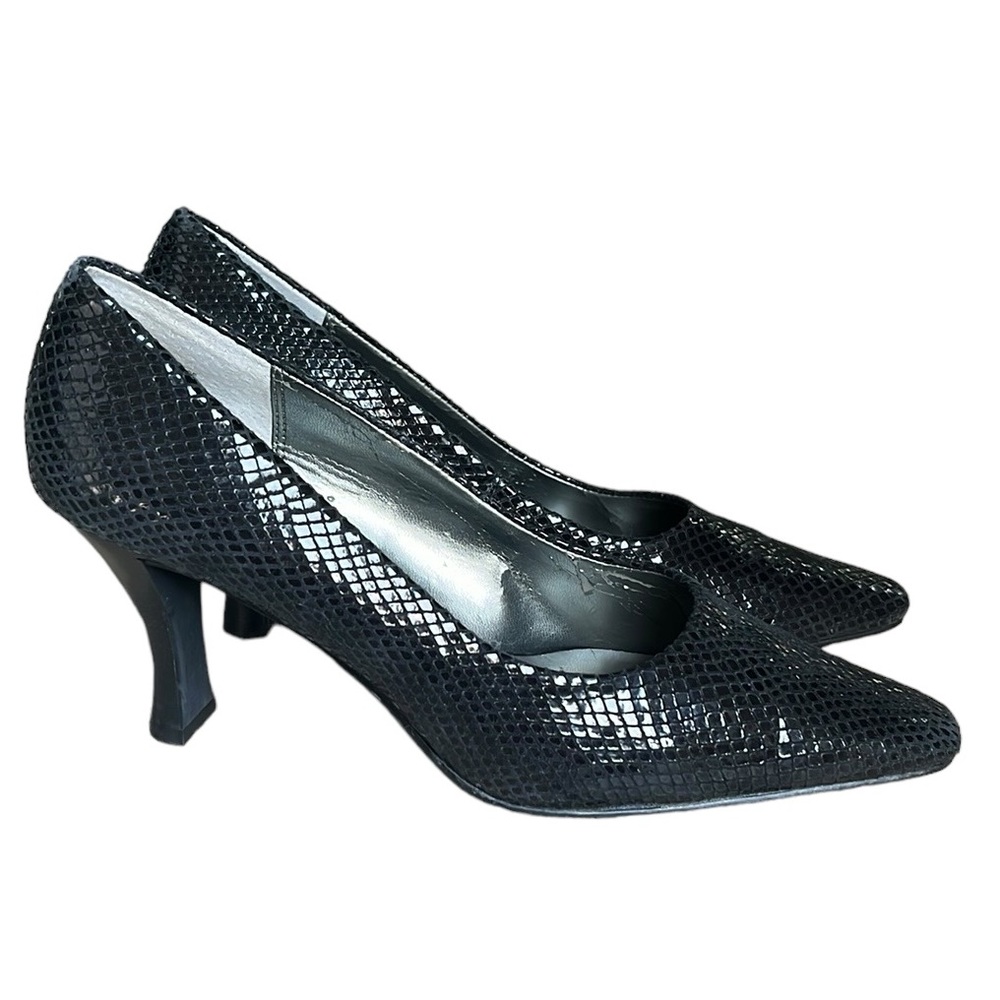 Bass Analise textured heels